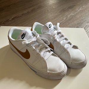 Women’s Nike Court Legacy Next Nature size 8.5